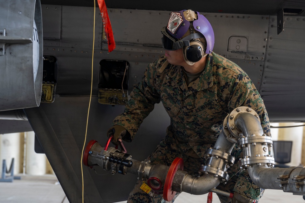 U.S. Airmen and Marines conduct joint refuel at Kunsan AB