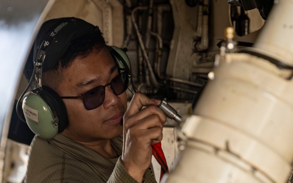U.S. Airmen and Marines conduct joint refuel at Kunsan AB