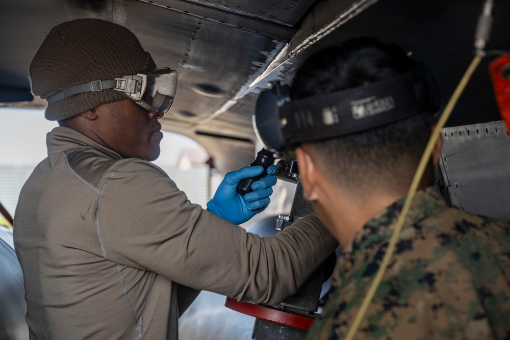 U.S. Airmen and Marines conduct joint refuel at Kunsan AB