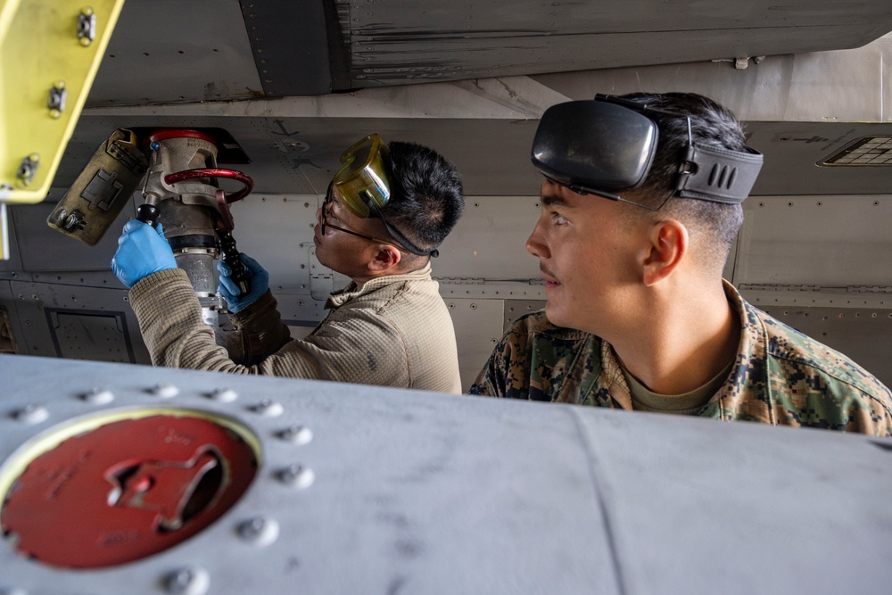 U.S. Airmen and Marines conduct joint refuel at Kunsan AB