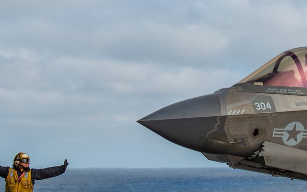 Abraham Lincoln conducts flight operations