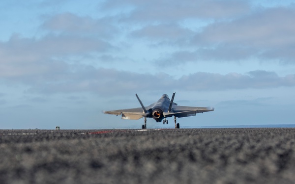 Abraham Lincoln conducts flight operations