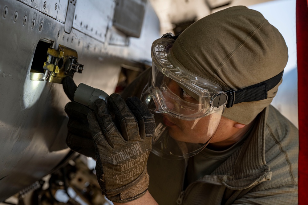 U.S. Airmen conduct refueling and post-flight maintenance at Kunsan AB