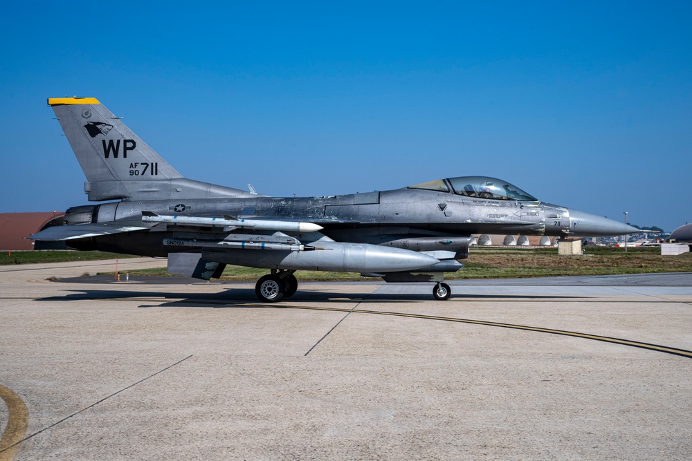 U.S. Airmen conduct refueling and post-flight maintenance at Kunsan AB
