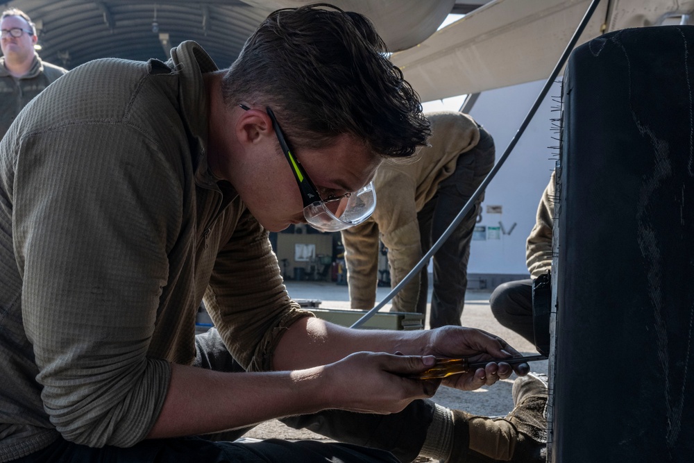 U.S. Airmen conduct refueling and post-flight maintenance at Kunsan AB