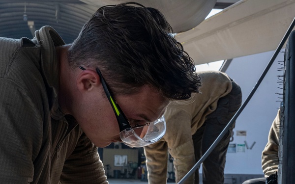 U.S. Airmen conduct refueling and post-flight maintenance at Kunsan AB