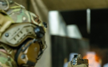 Reconnaissance Marines with the 24th Marine Expeditionary Unit conduct pistol shooting drills
