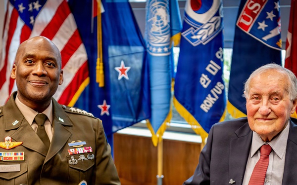 United Nations Command Commander meets with Korean War veteran from New Zealand