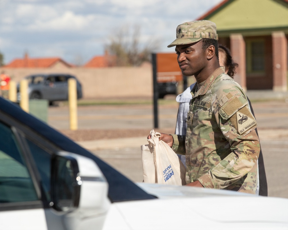 ASYMCA of El Paso, volunteers distribute holiday meals at Fort Bliss