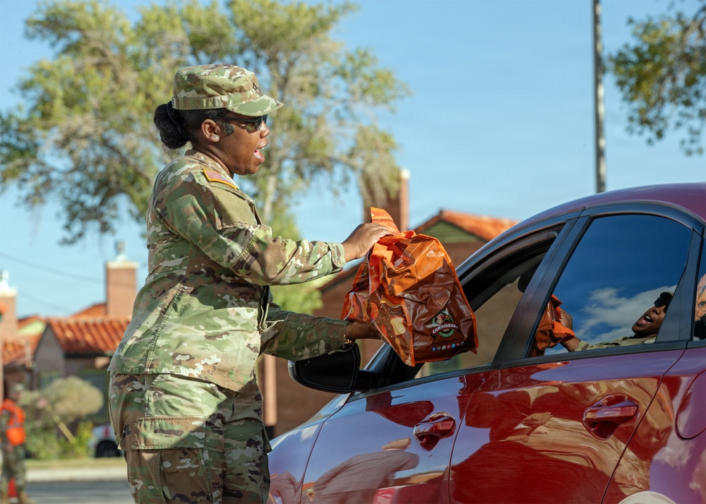 ASYMCA of El Paso, volunteers distribute holiday meals at Fort Bliss