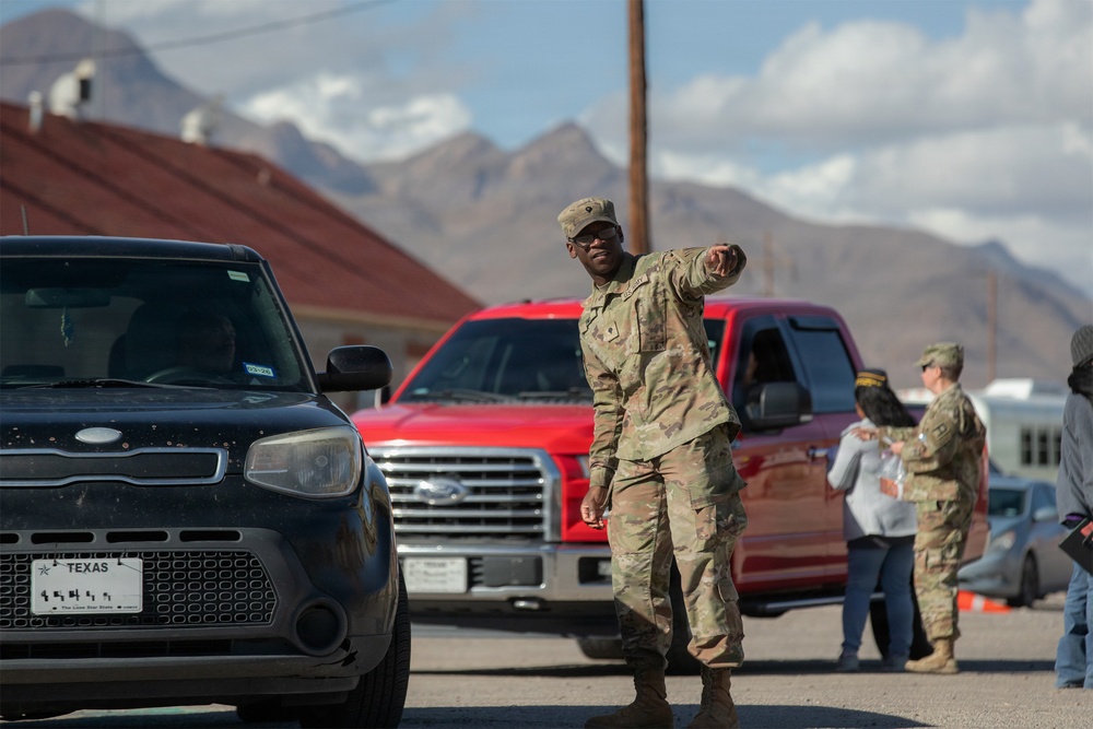 ASYMCA of El Paso, volunteers distribute holiday meals at Fort Bliss