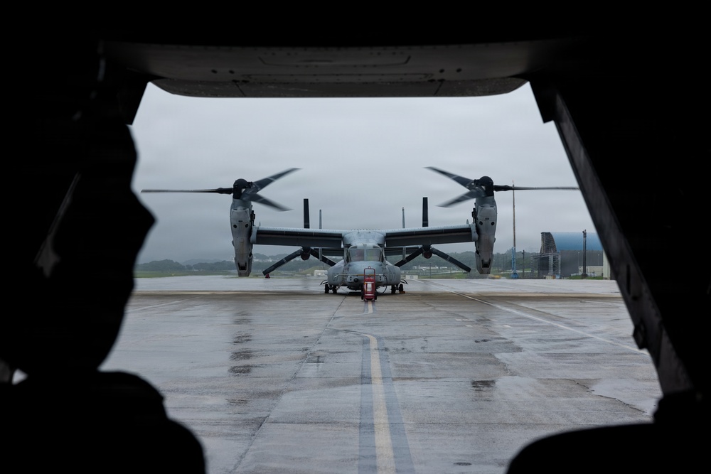 VMM-262 fly to the Philippines for foreign disaster relief