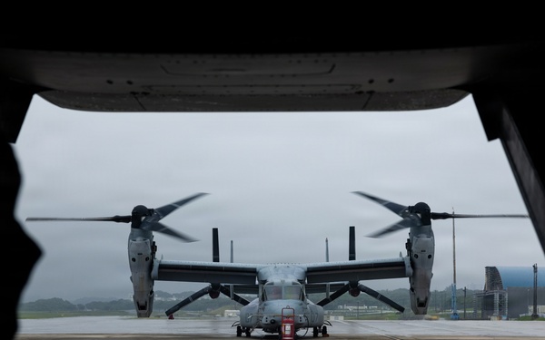 VMM-262 fly to the Philippines for foreign disaster relief