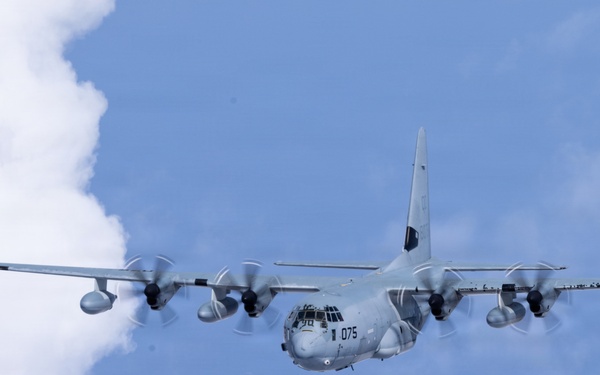 VMM-262 fly to Philippines for Foreign Disaster Relief