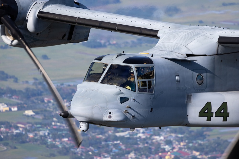 VMM-262 fly to Philippines for Foreign Disaster Relief