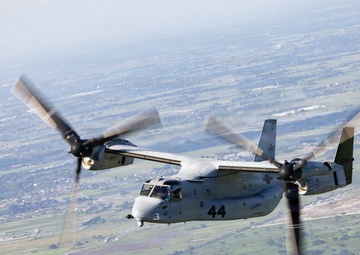 VMM-262 fly to Philippines for Foreign Disaster Relief