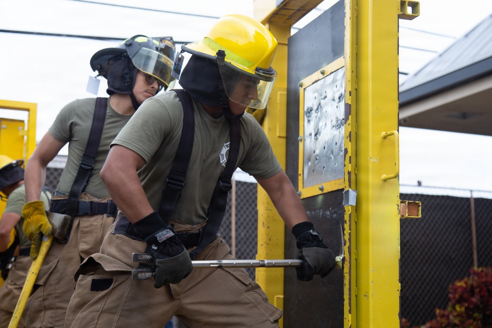 U.S. Marines Corps Aircraft Rescue and Firefighting Specialists Train with Honolulu Fire Department