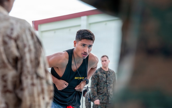 III MEF Marines hold water survival qualification