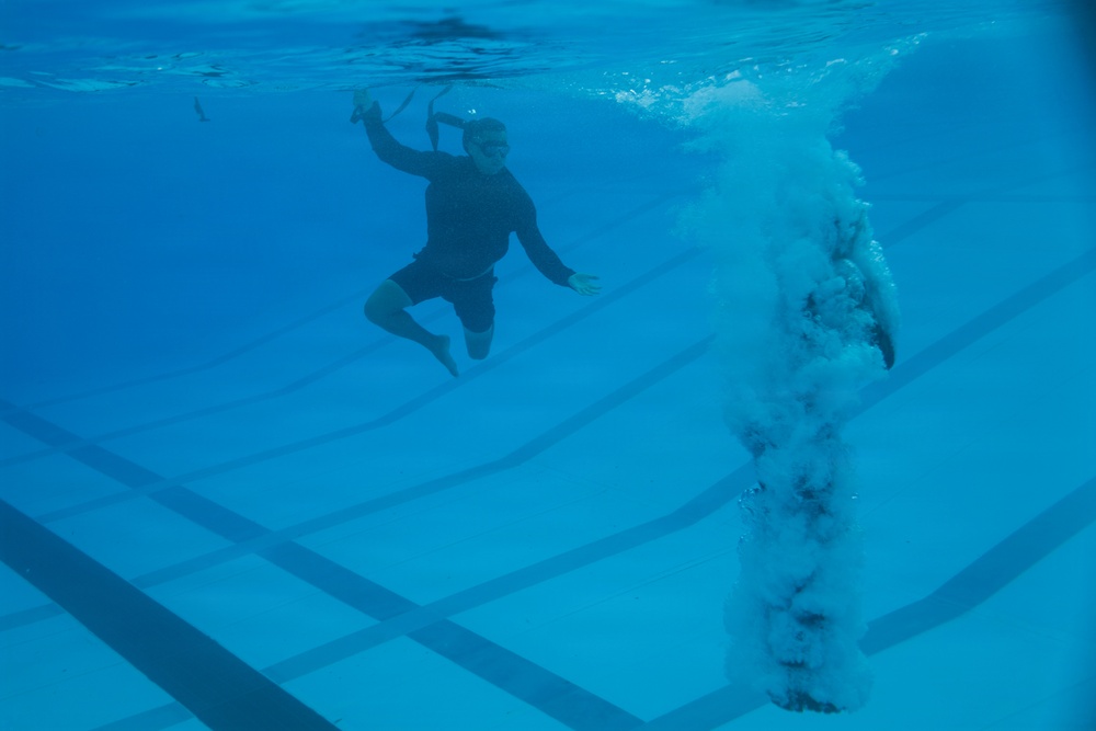 III MEF Marines hold water survival qualification