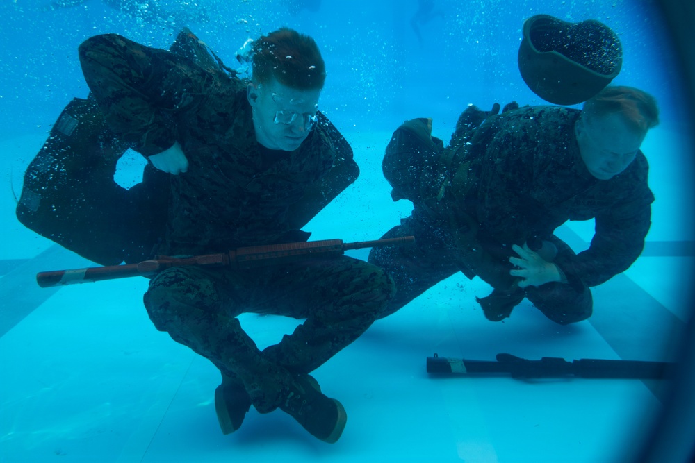 III MEF Marines hold water survival qualification