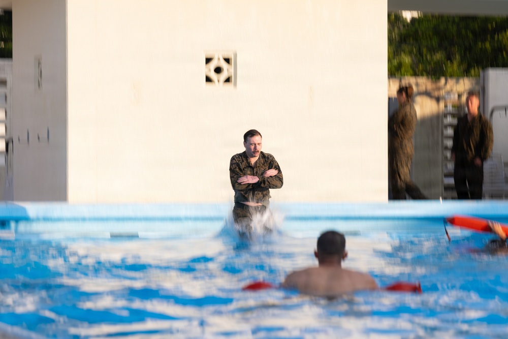 III MEF Marines hold water survival qualification