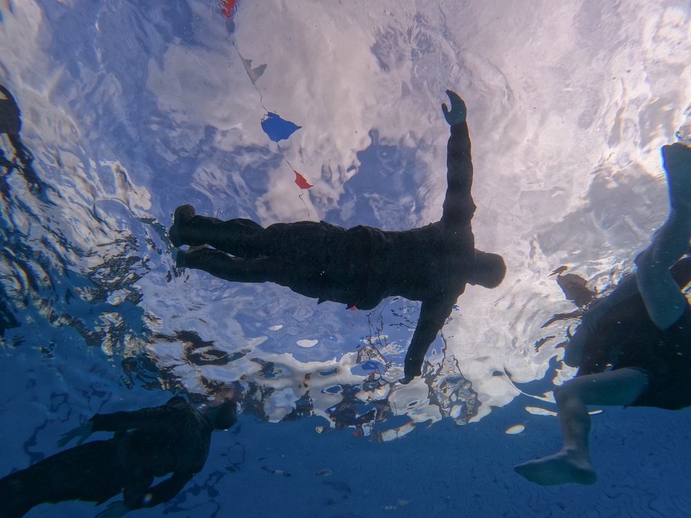 III MEF Marines hold water survival qualification