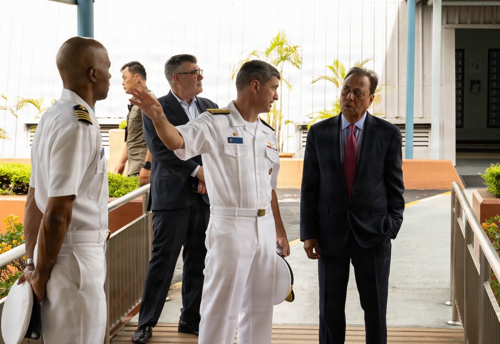 US AMBASSADOR TO SINGAPORE VISITS PSA SEMBAWANG