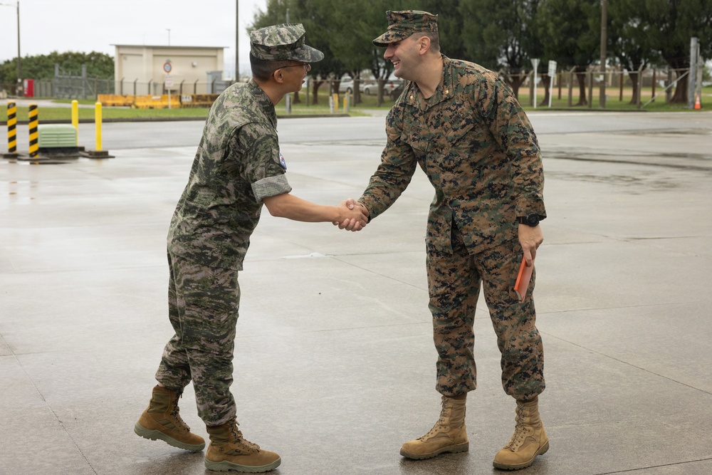 12th LLB Hosts a Key Leader Engagement for ROK Marine Corps