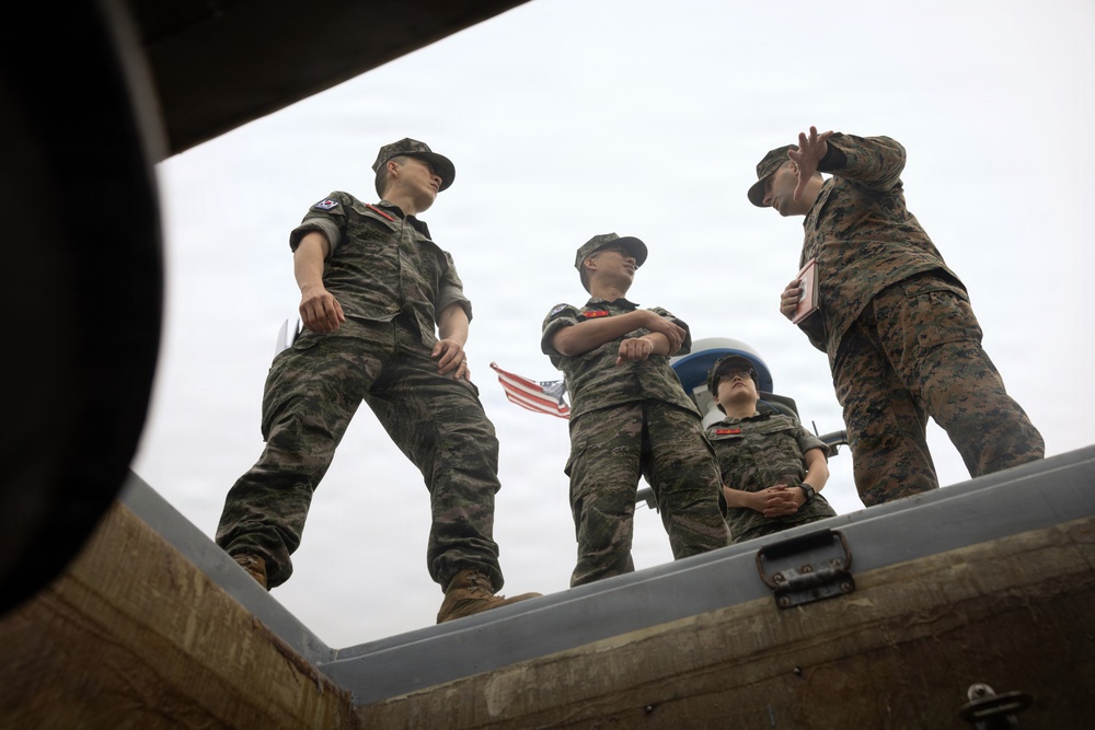 12th LLB Hosts a Key Leader Engagement for ROK Marine Corps