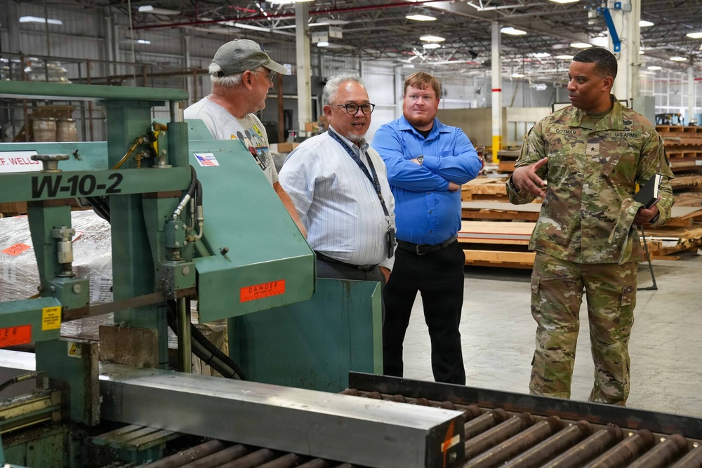 DLA Distribution commander tours facilities at Robins AFB