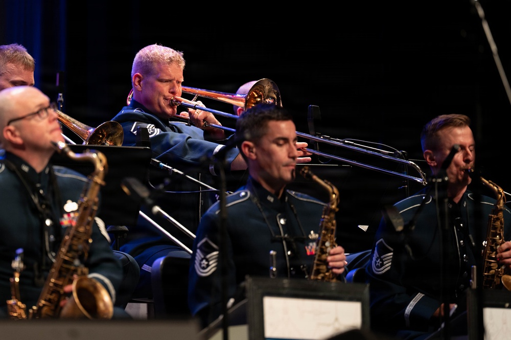 102nd Intelligence Wing commander hosts US Air Force Band in New Bedford