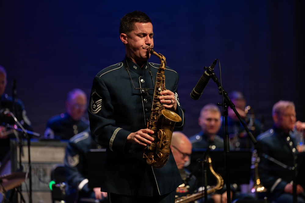 102nd Intelligence Wing commander hosts US Air Force Band in New Bedford