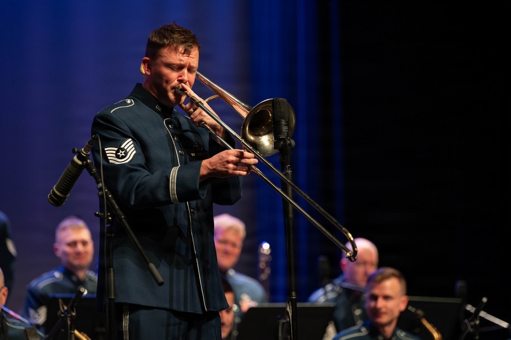 102nd Intelligence Wing commander hosts US Air Force Band in New Bedford