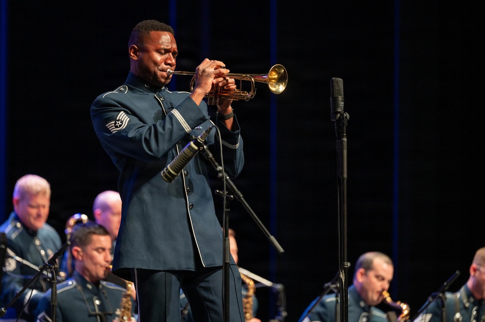 102nd Intelligence Wing commander hosts US Air Force Band in New Bedford
