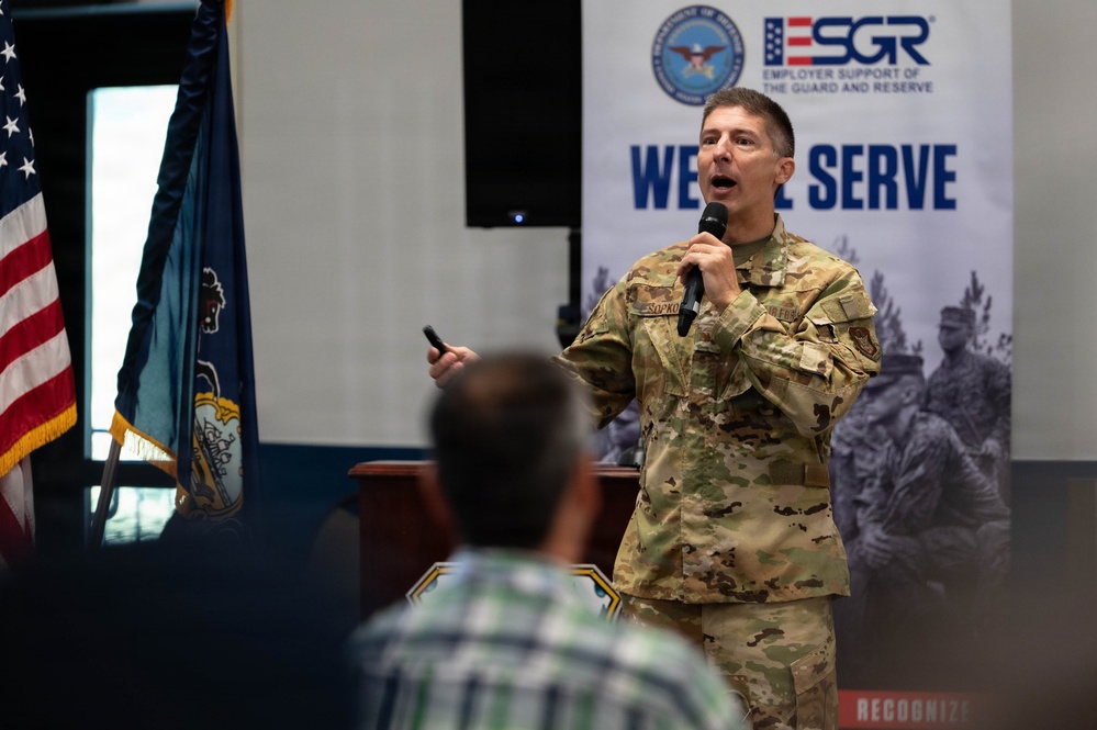 Pittsburgh holds joint ESGR &quot;Bosslift&quot;