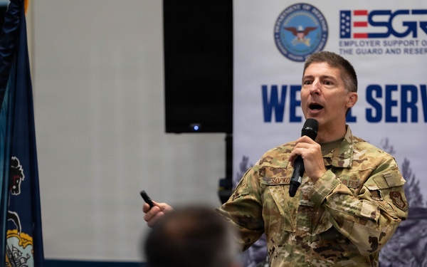 Pittsburgh holds joint ESGR &quot;Bosslift&quot;