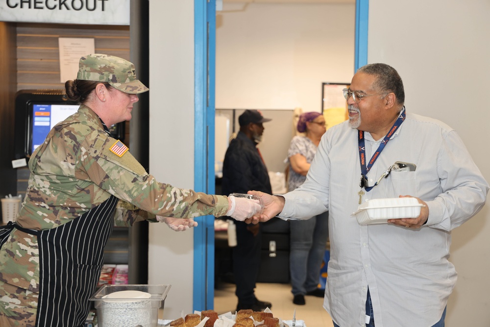 WRAIR’s leadership serves up a cheerful Thanksgiving Feast