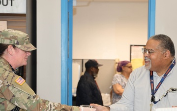 WRAIR’s leadership serves up a cheerful Thanksgiving Feast