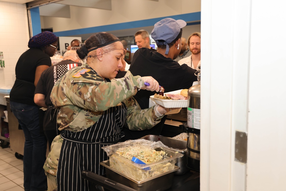 WRAIR’s leadership serves up a cheerful Thanksgiving Feast