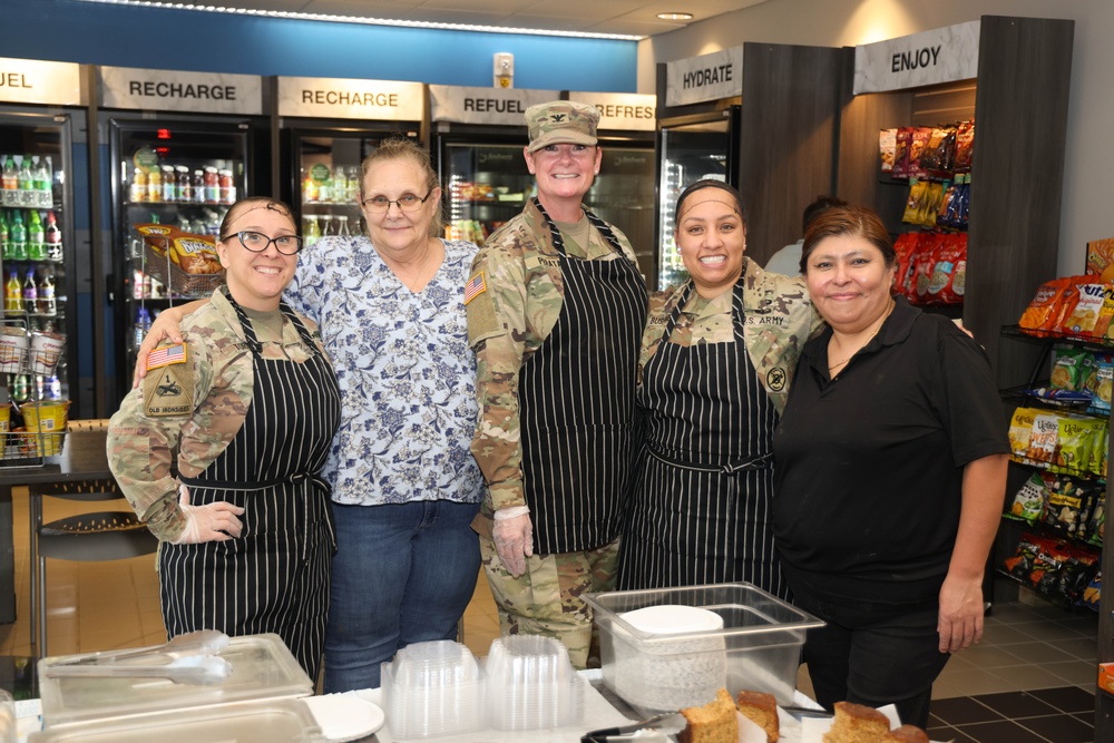 WRAIR’s leadership serves up a cheerful Thanksgiving Feast