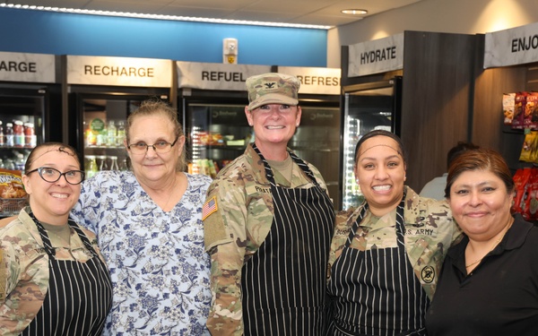 WRAIR’s leadership serves up a cheerful Thanksgiving Feast