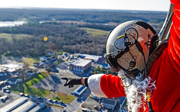 Santa Claus spreads cheer over Southern Maryland Dec. 9 (Courtesy of the U.S. Navy)