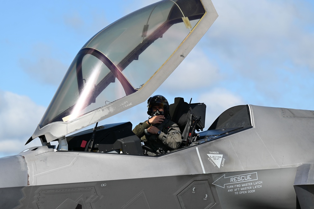 33rd FW Airmen catch jets in MOPP gear