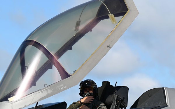 33rd FW Airmen catch jets in MOPP gear