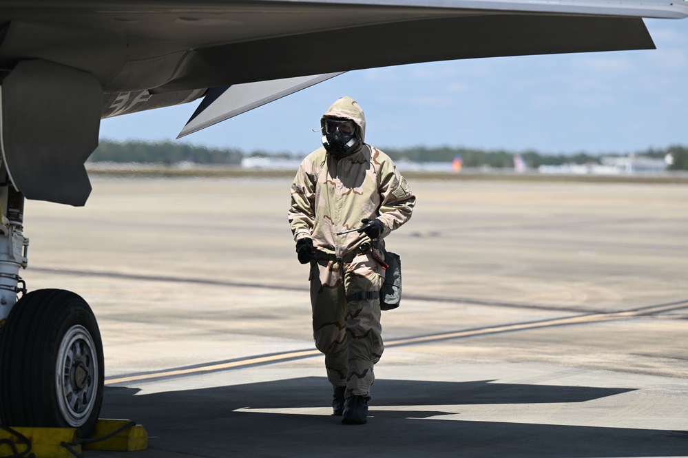 33rd FW Airmen catch jets in MOPP gear