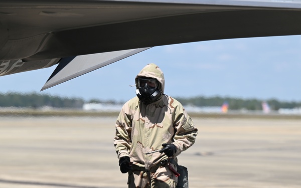 33rd FW Airmen catch jets in MOPP gear