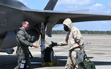 33rd FW Airmen catch jets in MOPP gear