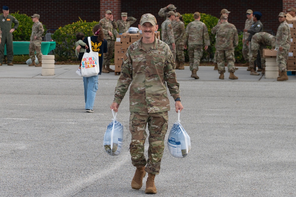 The Chiefs Group and First Sergeant council hosts Turkey Giveaway