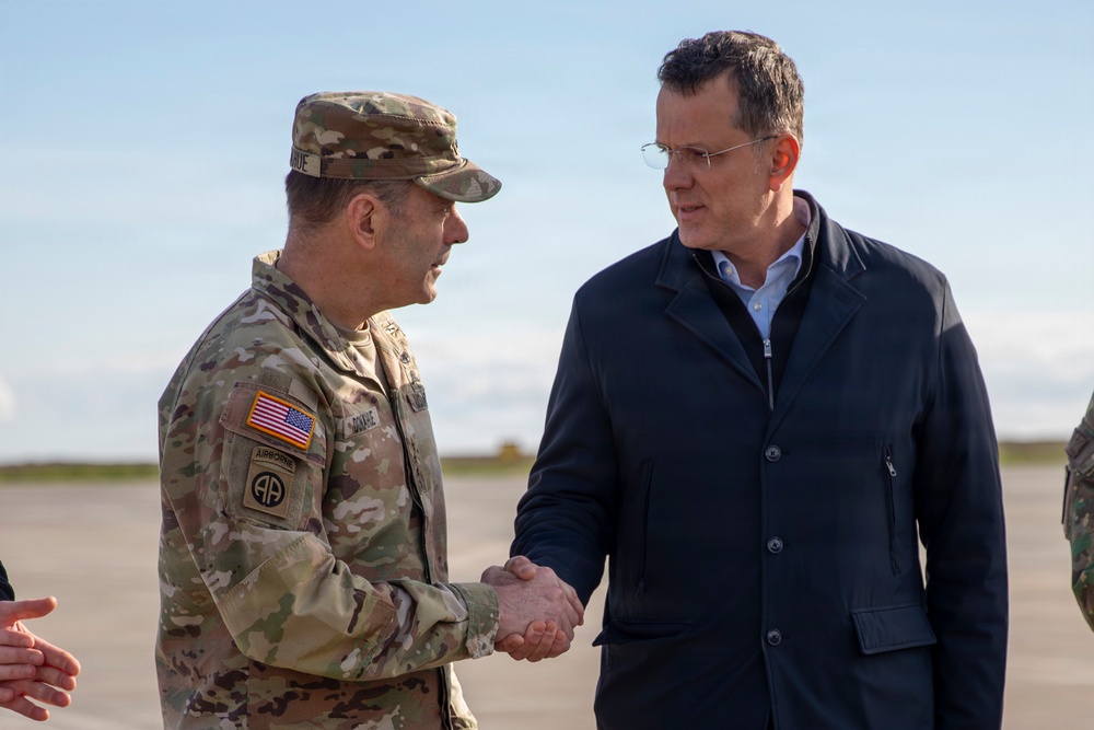 Gen. Christopher T. Donahue, Commanding General of U.S. Army Europe and Africa, Visits Allied Partners and Soldiers in Romania