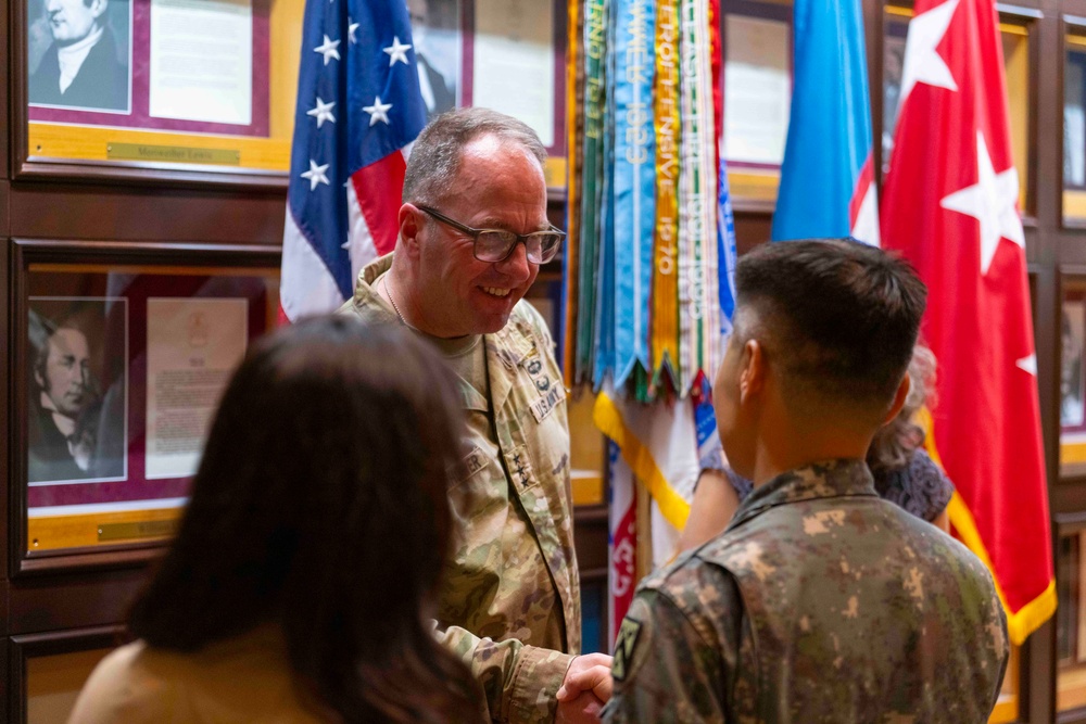 Lt. Gen. Isenhower Assumes command of CAC